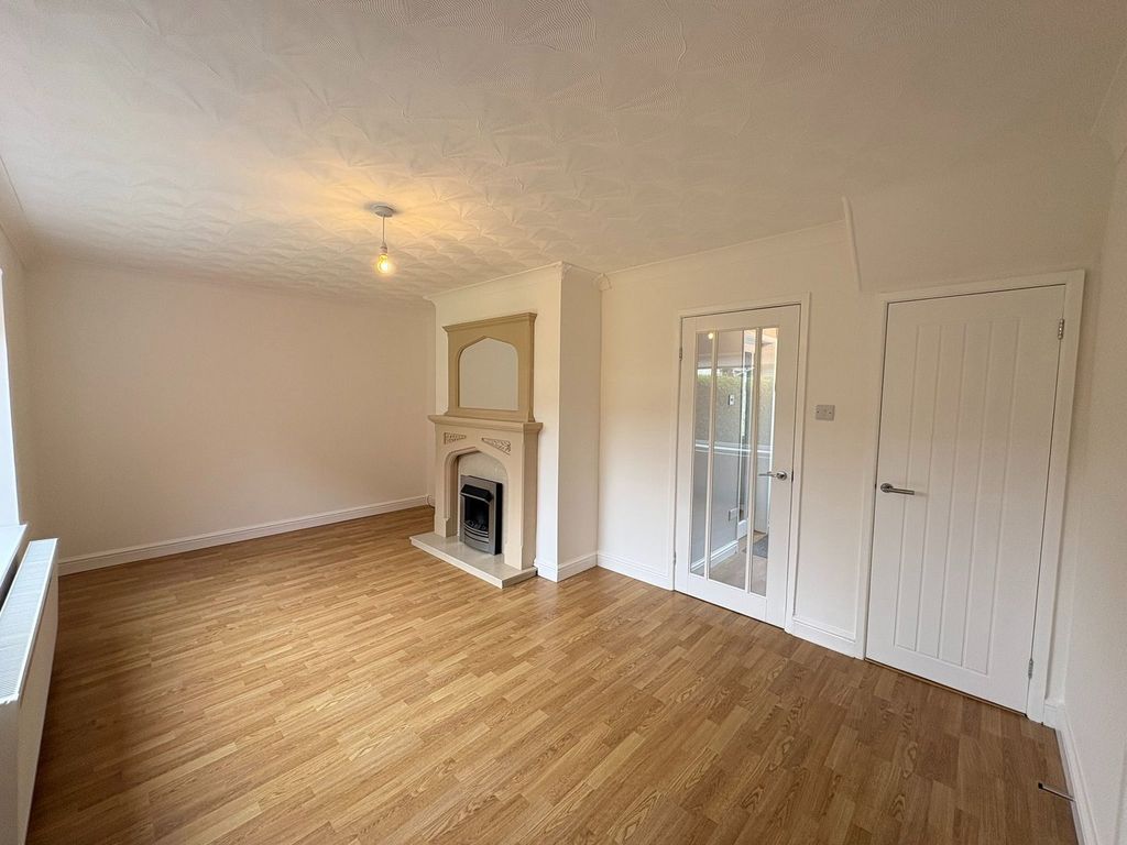Property photo 3 of 28