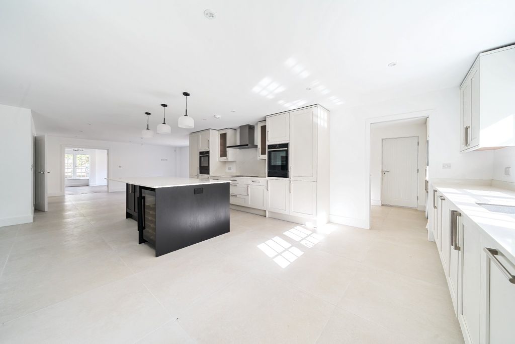 Property photo 3 of 32