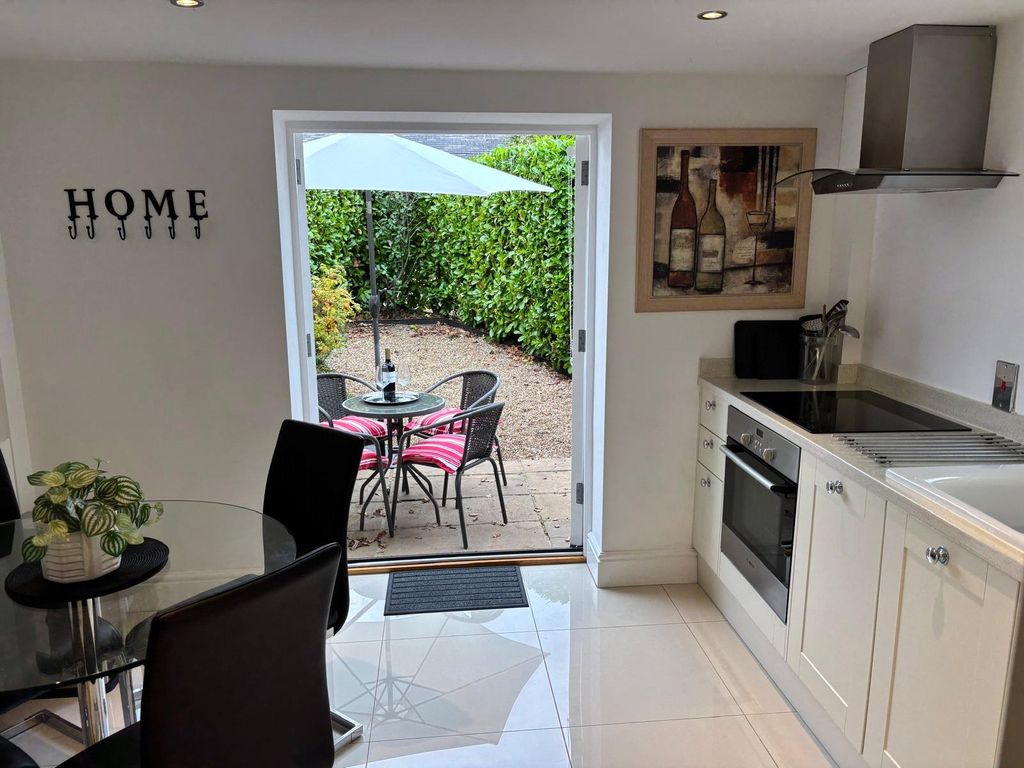 Property photo 3 of 11 Kitchen