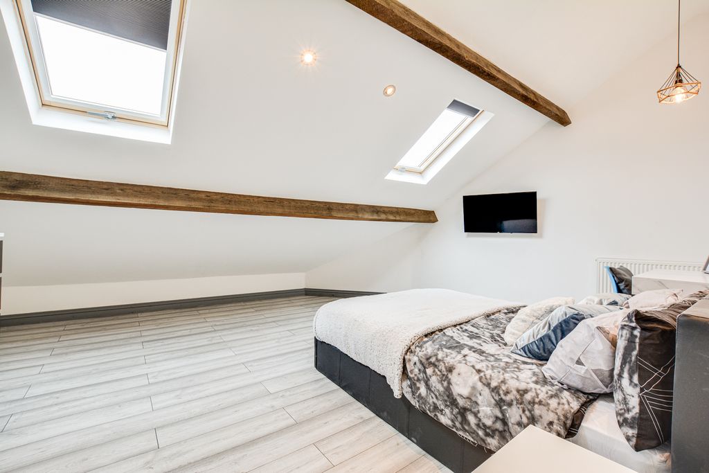 Property photo 3 of 7 Photo 2