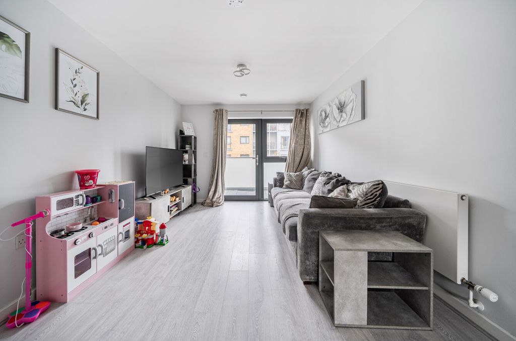 Property photo 3 of 21