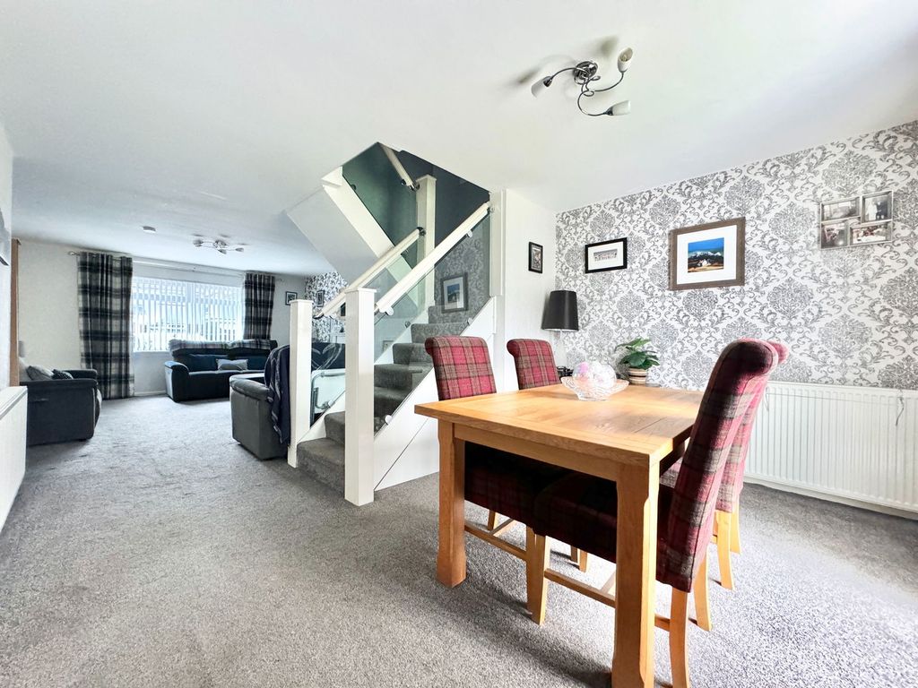 Property photo 2 of 31