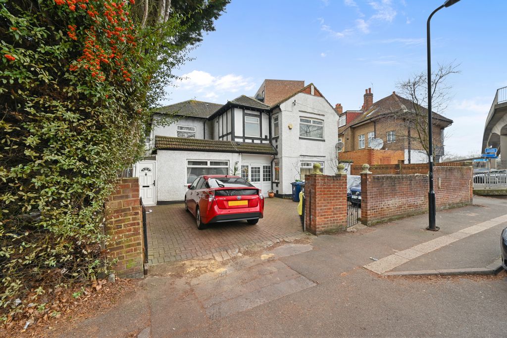 Property photo 1 of 14 7 Bedroom Detached House.
