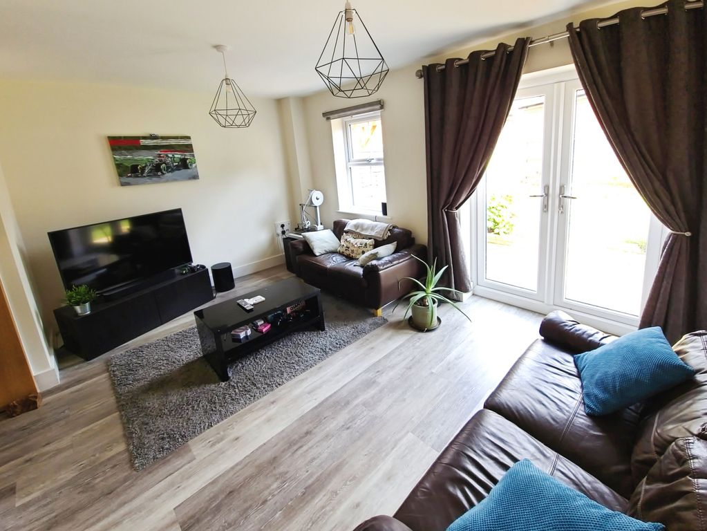 Property photo 3 of 21 1000048736