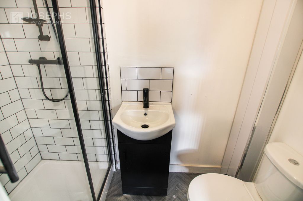 Property photo 2 of 3