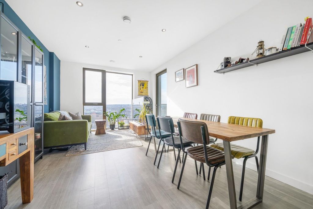 Property photo 1 of 17 Dining.Jpg