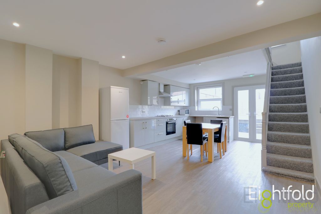 Property photo 1 of 17 Kitchen/Living Room