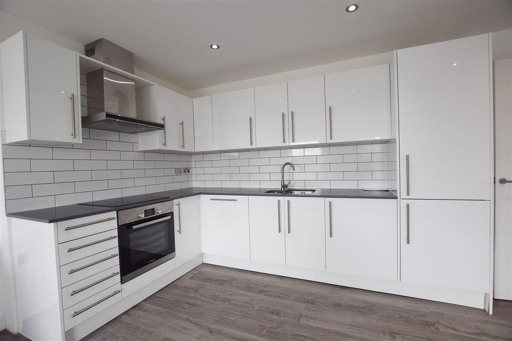 Property photo 2 of 4 18Ctemplefortunekitch.Jpg