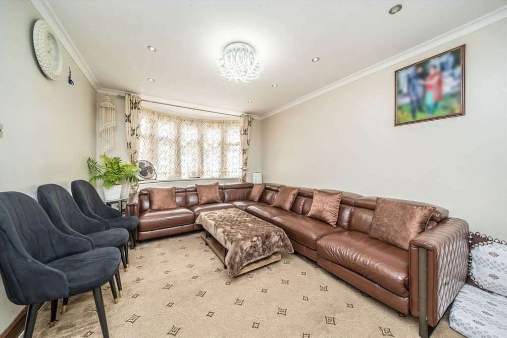 Property photo 2 of 8