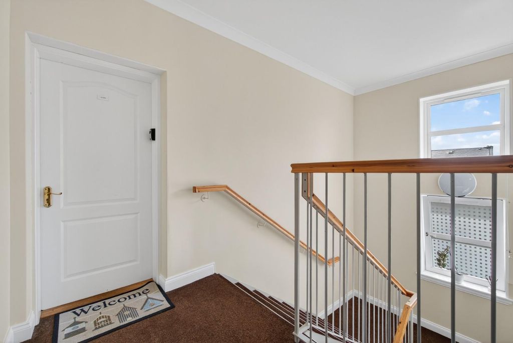 Property photo 3 of 20 Entrance