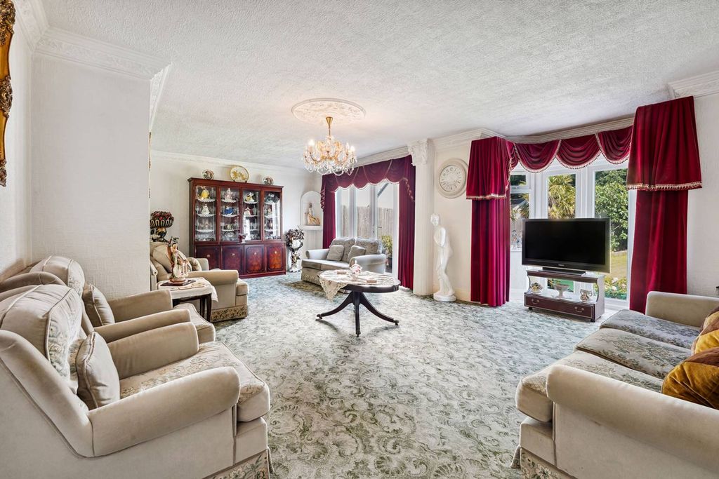 Property photo 3 of 10