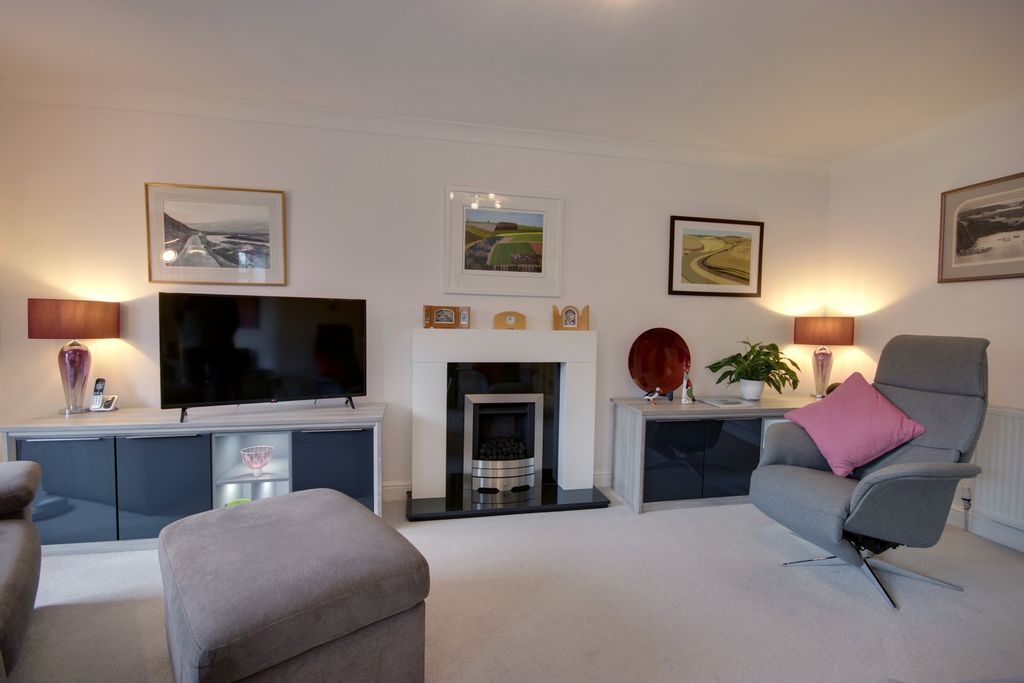 Property photo 3 of 23 1 Lounge C