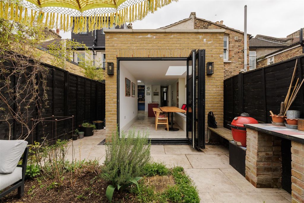 Property photo 3 of 41