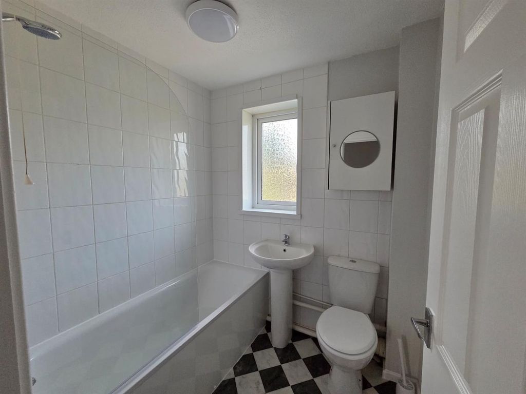 Property photo 3 of 6 Bathroom.Jpg