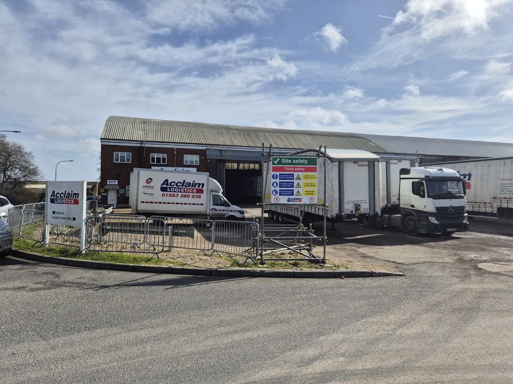 Property photo 1 of 2