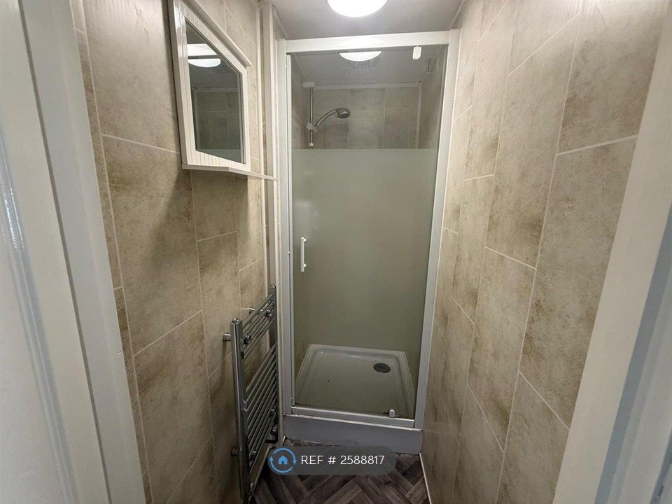Property photo 3 of 9 Private Shower Ensuite