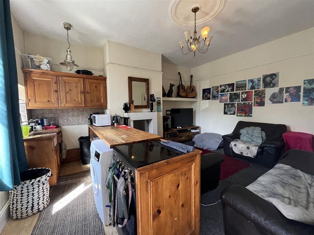 Property photo 3 of 8 Open Plan Kitchen/Lounge