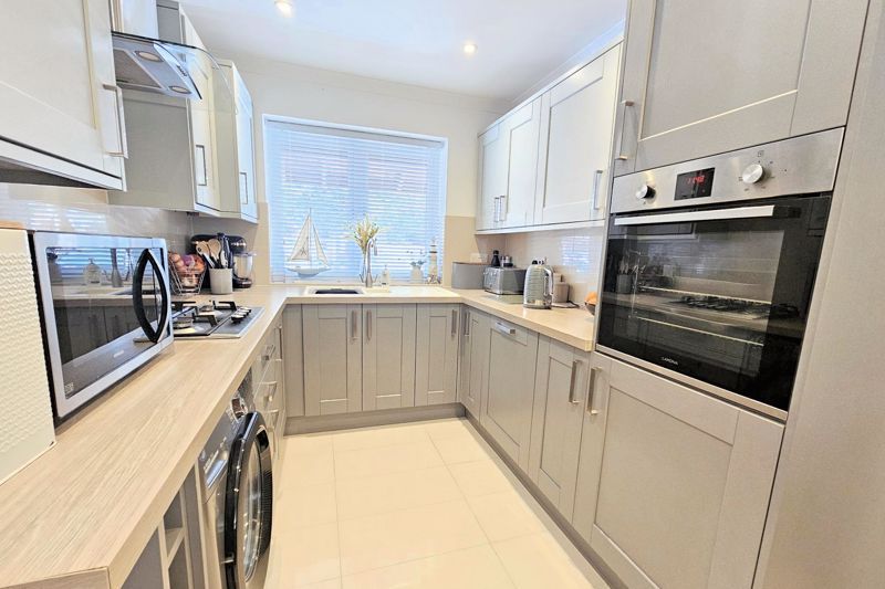 Property photo 3 of 18 Kitchen