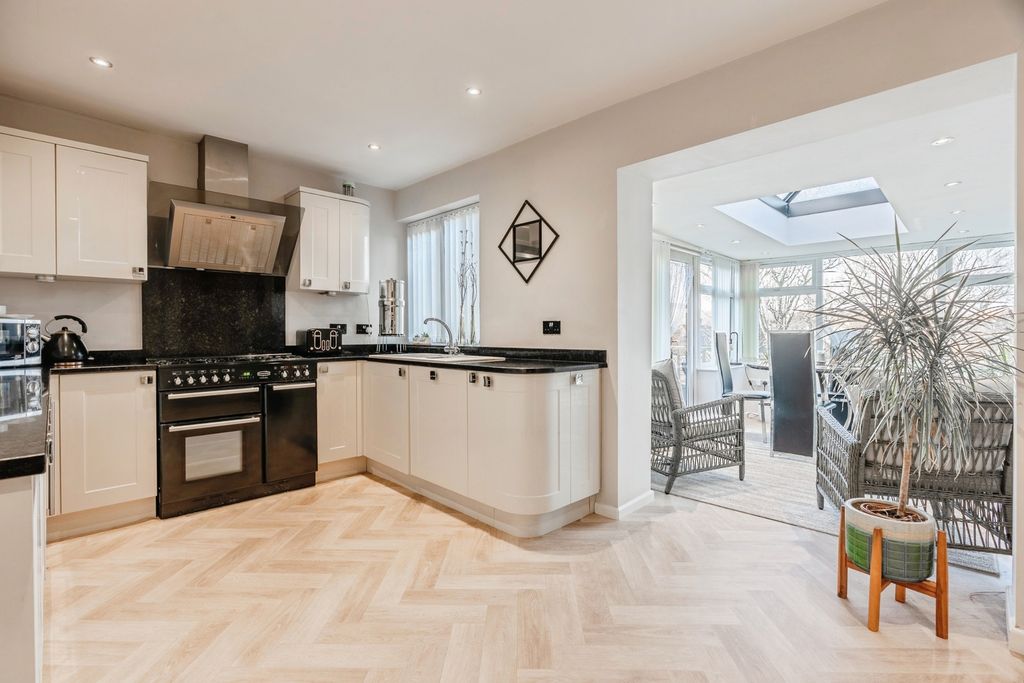 Property photo 3 of 28 Pbox-Img.Jpg