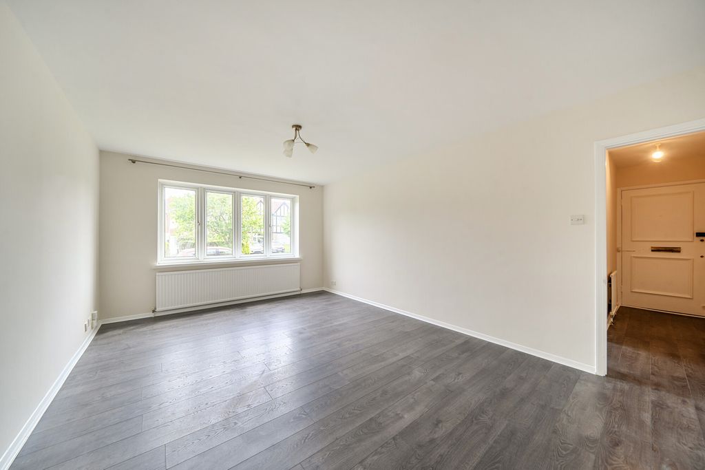 Property photo 3 of 15 1481874-14-6A3402...