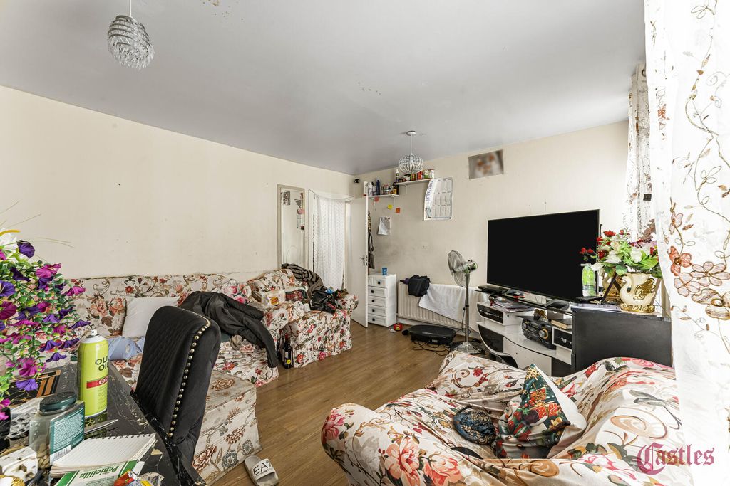 Property photo 2 of 14 Living Room