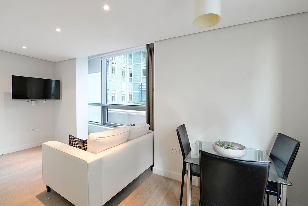 Property photo 1 of 8 3 Bed Apartment To Rent Merchant Square, Paddington W2