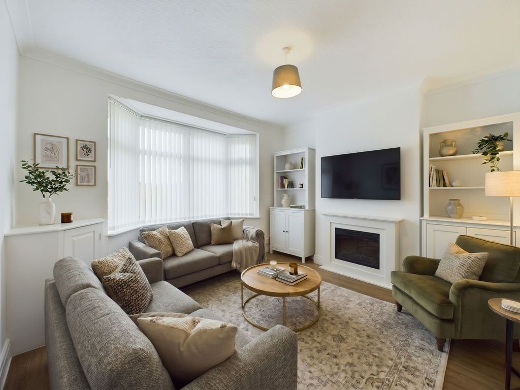 Property photo 2 of 17 Lounge (Virtually Furnished)
