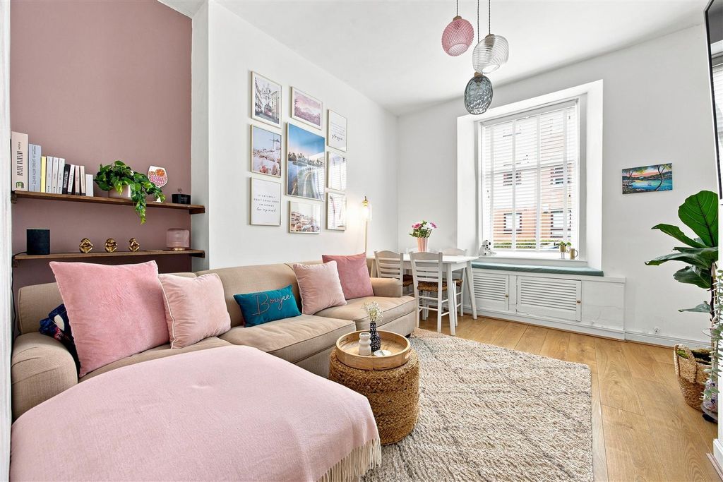 Property photo 3 of 11 05-21_Thistle_Street_Kirkintilloch_005.Jpg
