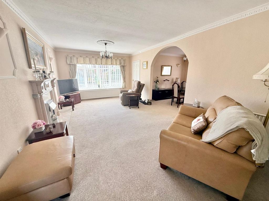 Property photo 3 of 18