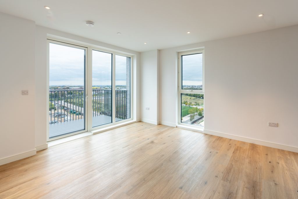 Property photo 1 of 7 Living Room