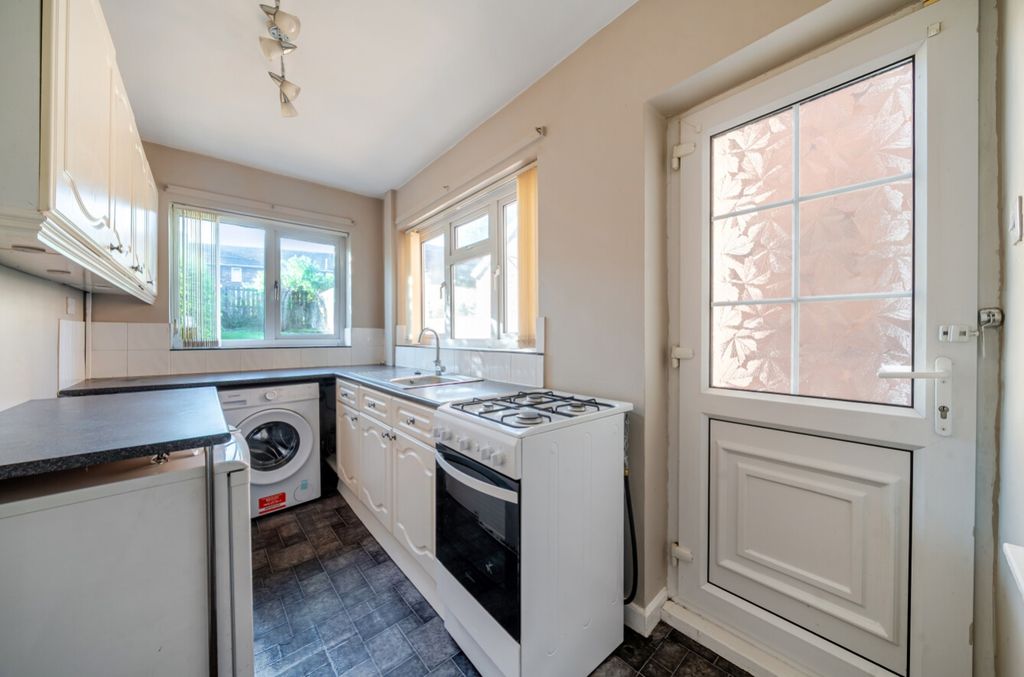 Property photo 3 of 16 Kitchen