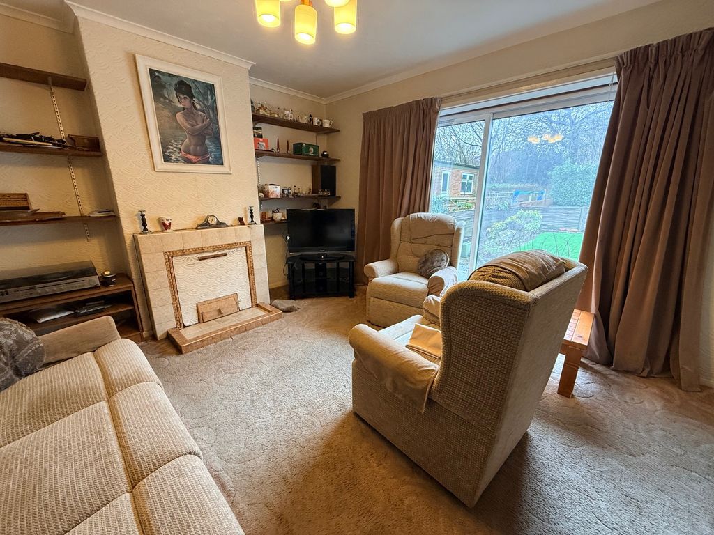 Property photo 3 of 15 Lounge