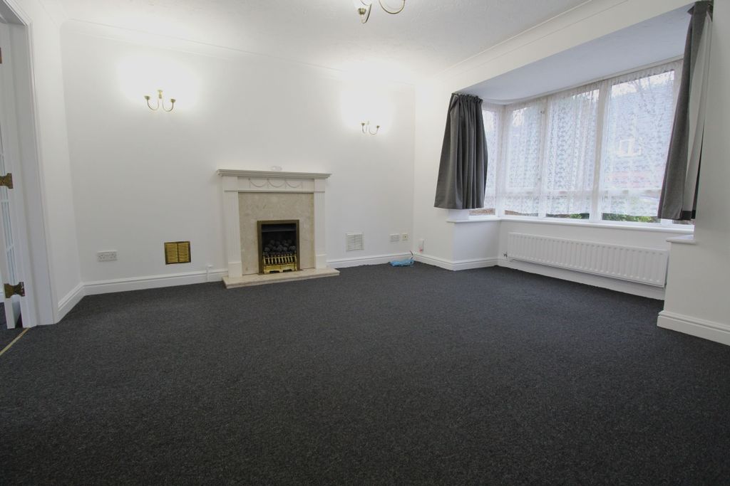 Property photo 2 of 18 Lounge 2