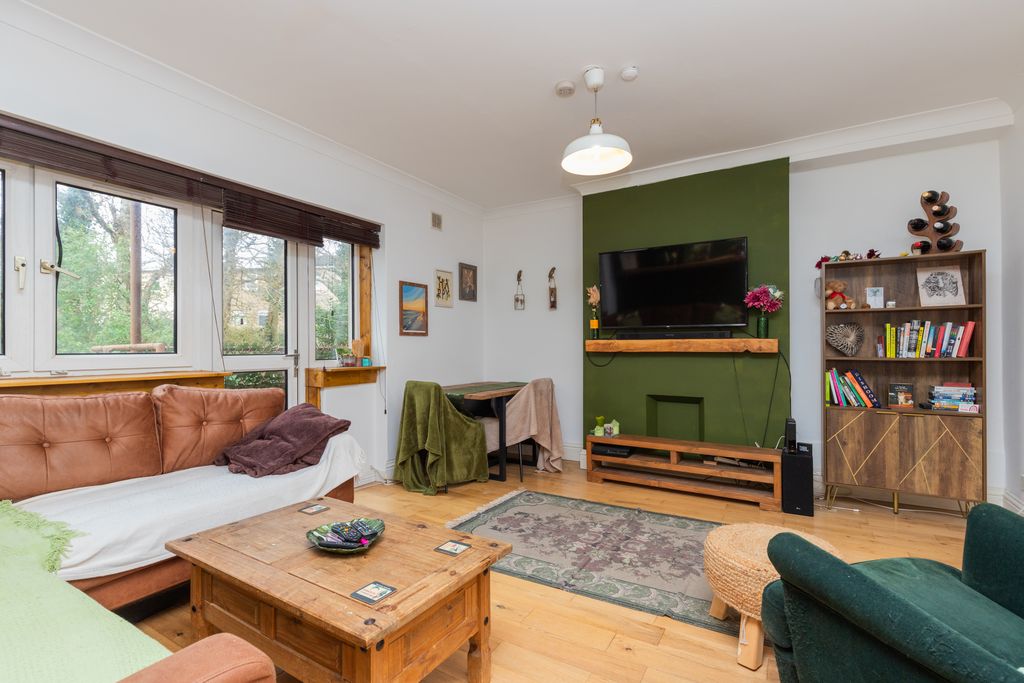 Property photo 2 of 25