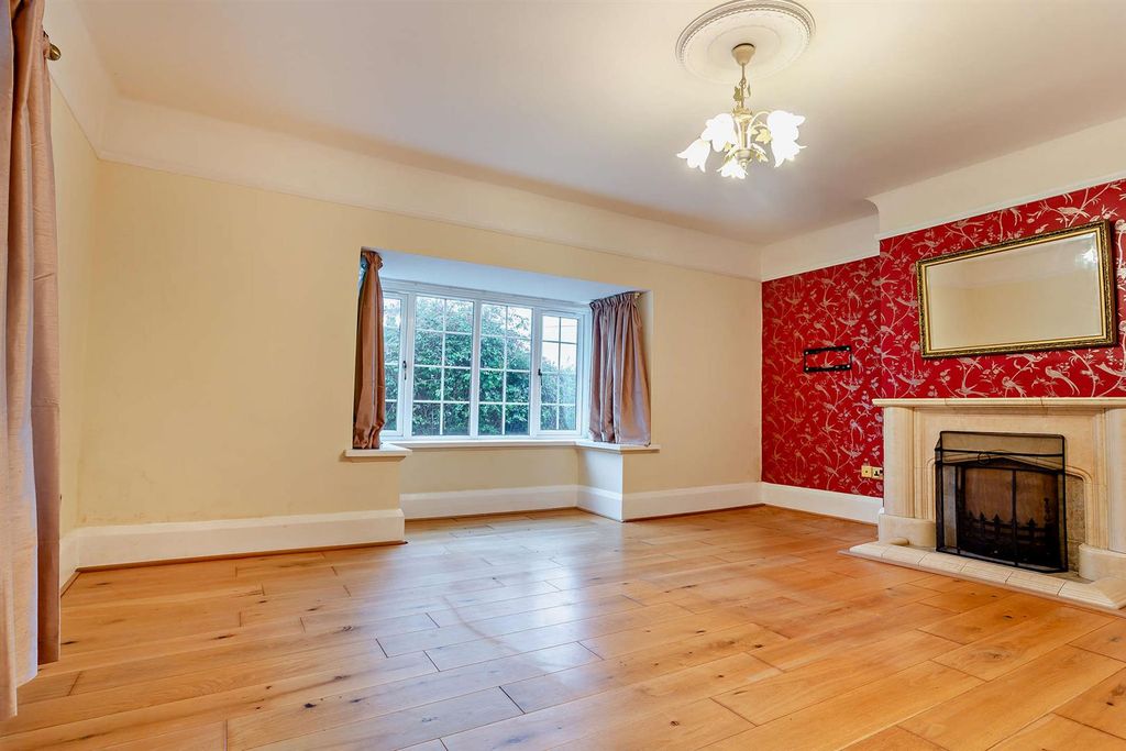 Property photo 3 of 16 8670899-Interior27-800.Jpg