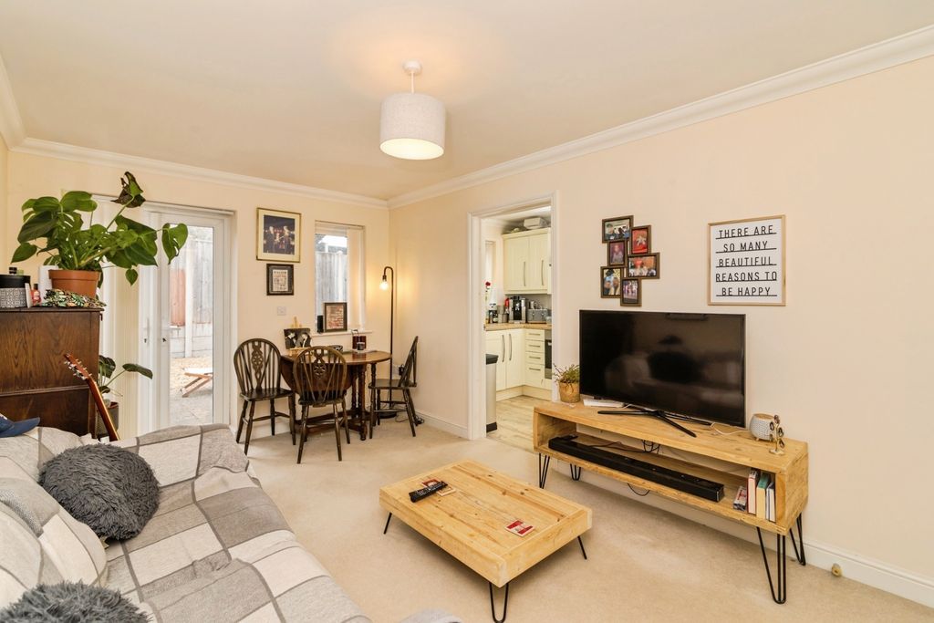 Property photo 2 of 17 Sitting Room