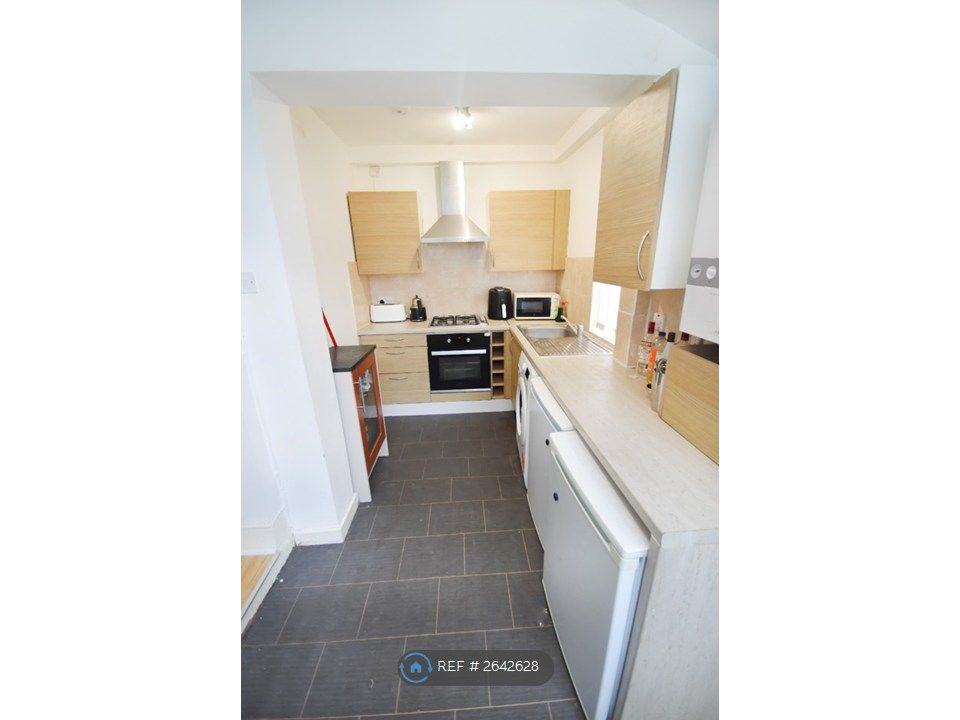 Property photo 3 of 15 Kitchen