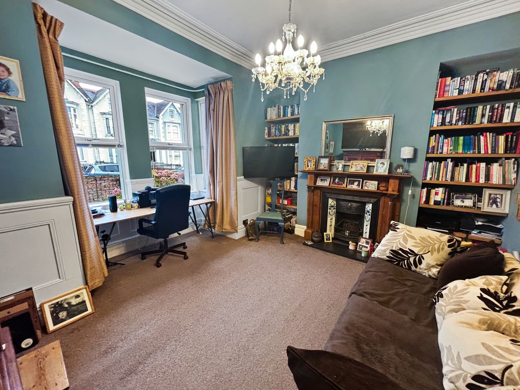 Property photo 2 of 31