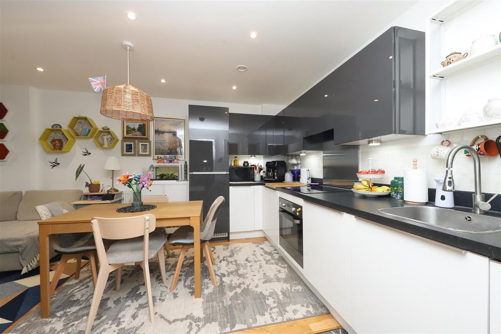 Property photo 3 of 15 Kitchen/Dining Area