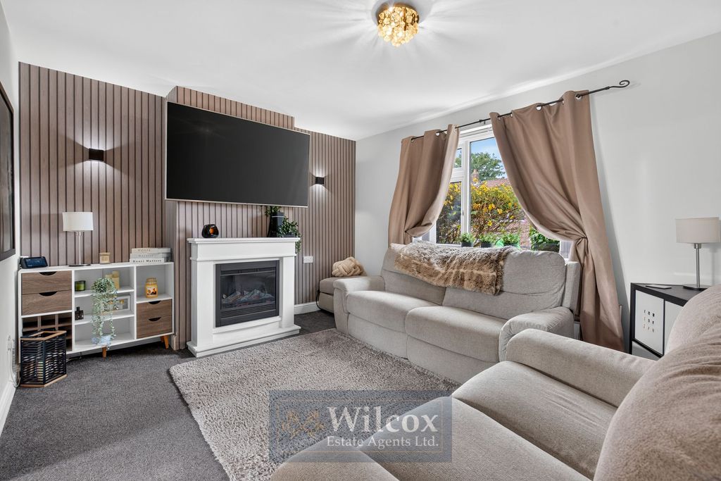 Property photo 2 of 32