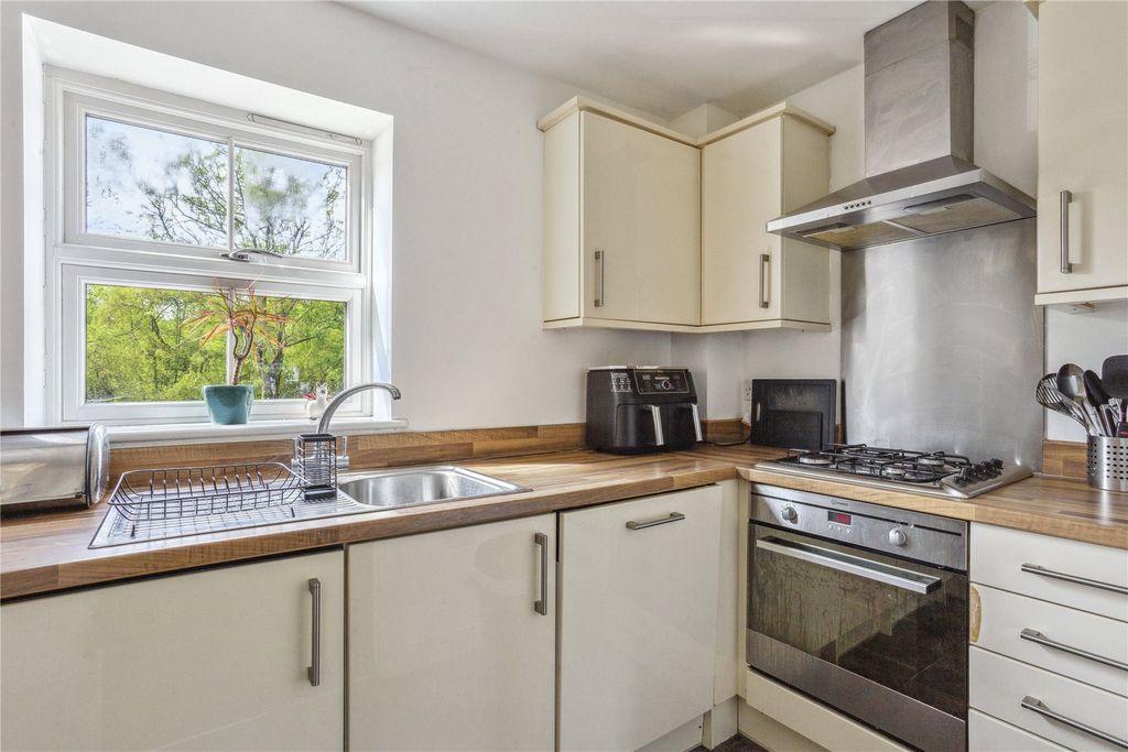 Property photo 3 of 18 Kitchen
