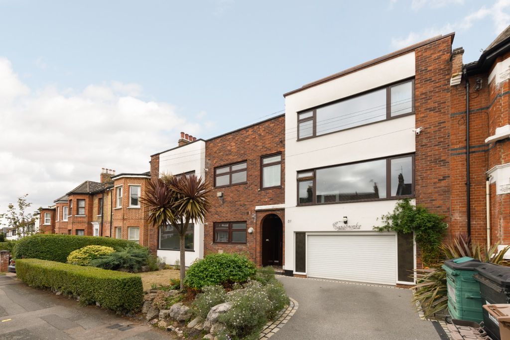 Property photo 1 of 13 5561270