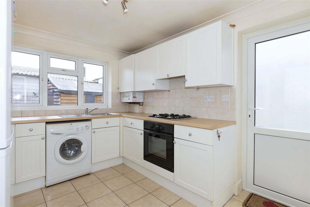 Property photo 3 of 11 Brougham Rd_8.Jpg