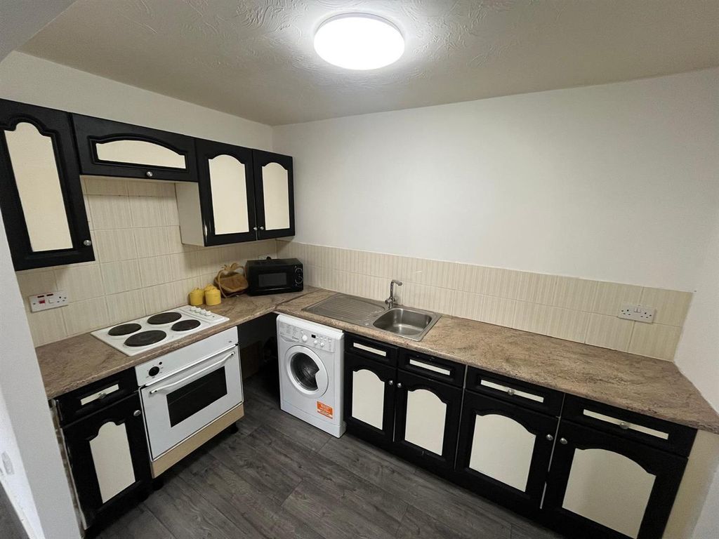 Property photo 2 of 8