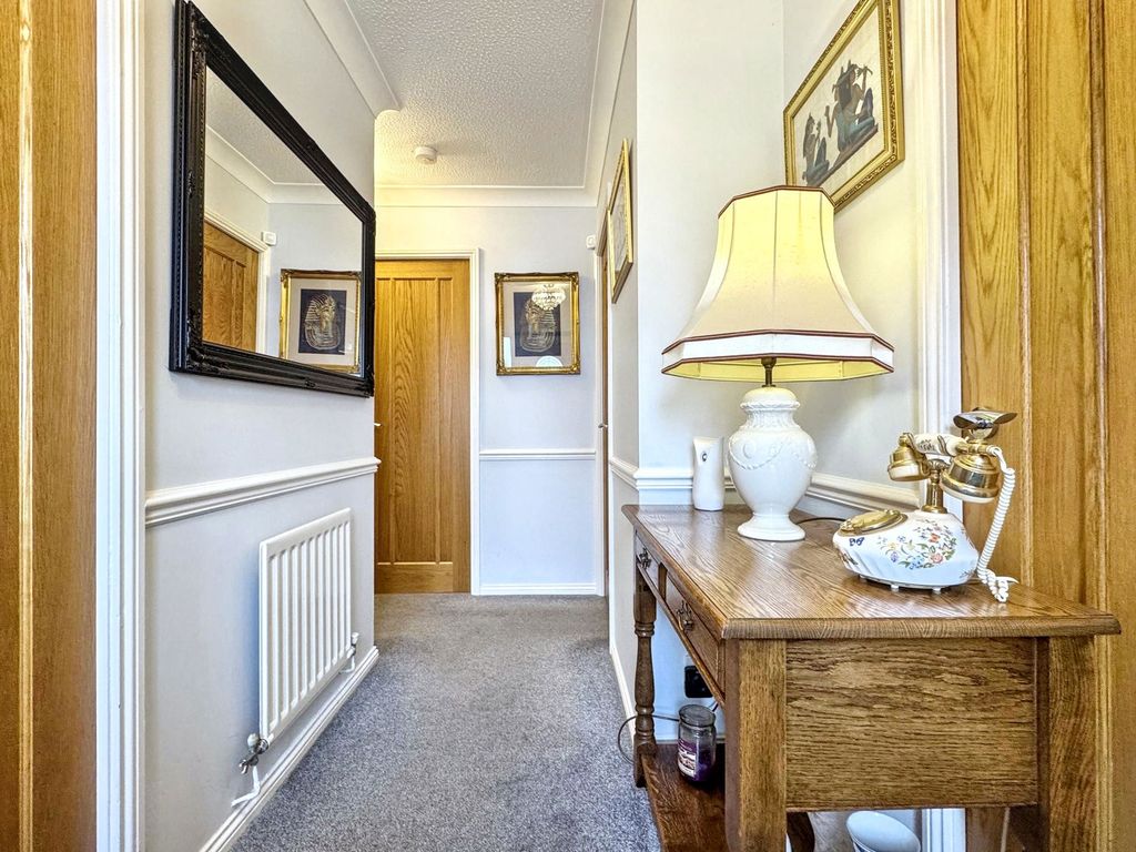 Property photo 2 of 27