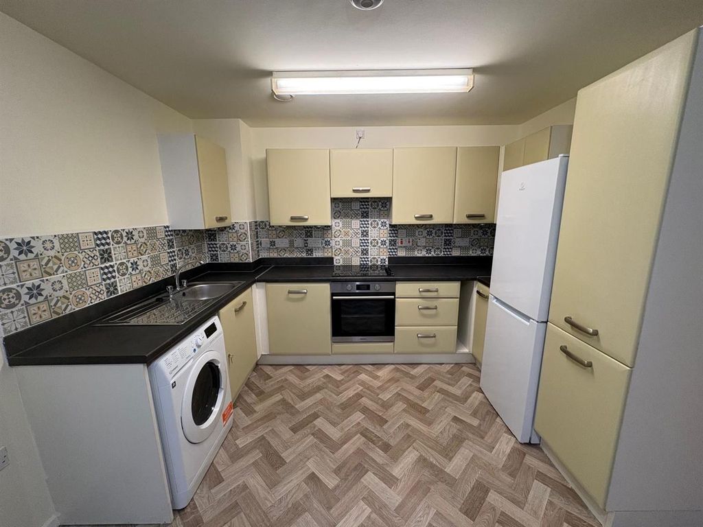 Property photo 3 of 9 Kitchen.Jpeg