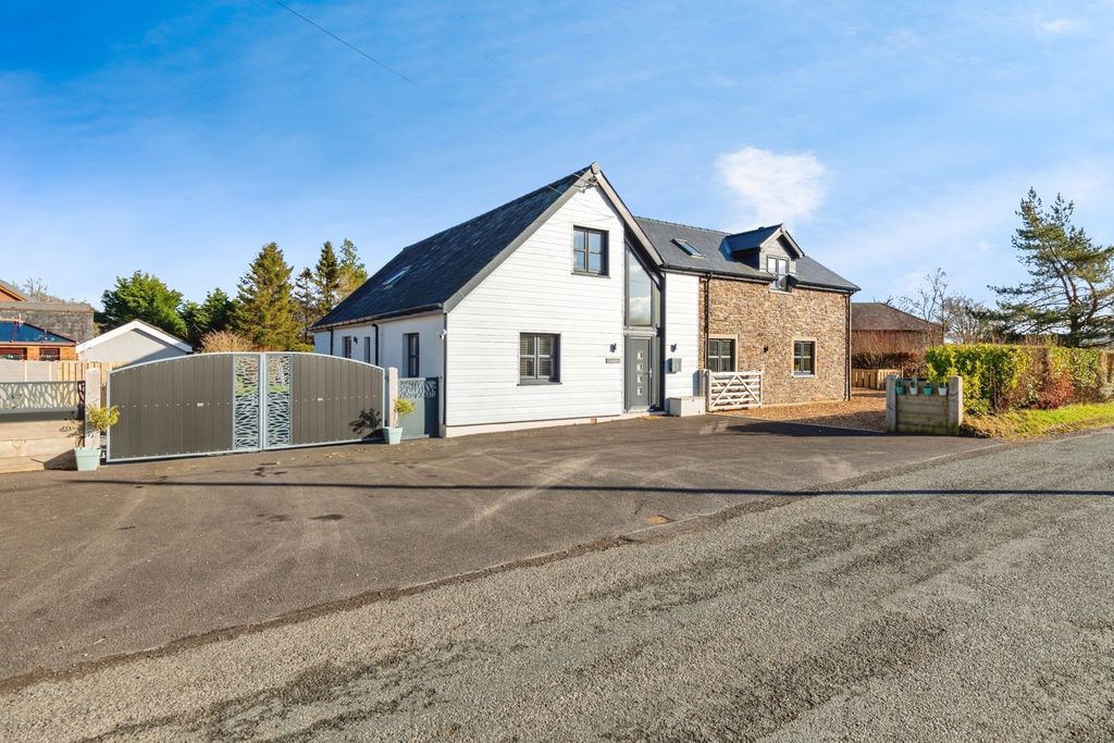 Property photo 1 of 30 Pbox-Img.Jpg