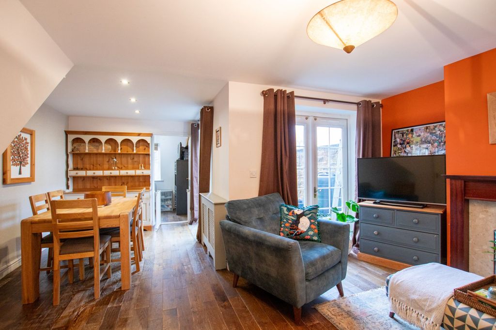 Property photo 2 of 23