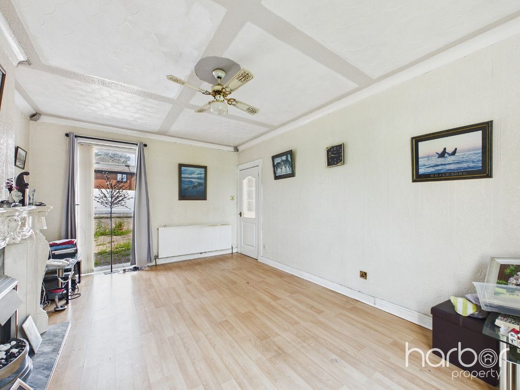 Property photo 3 of 18 5157816