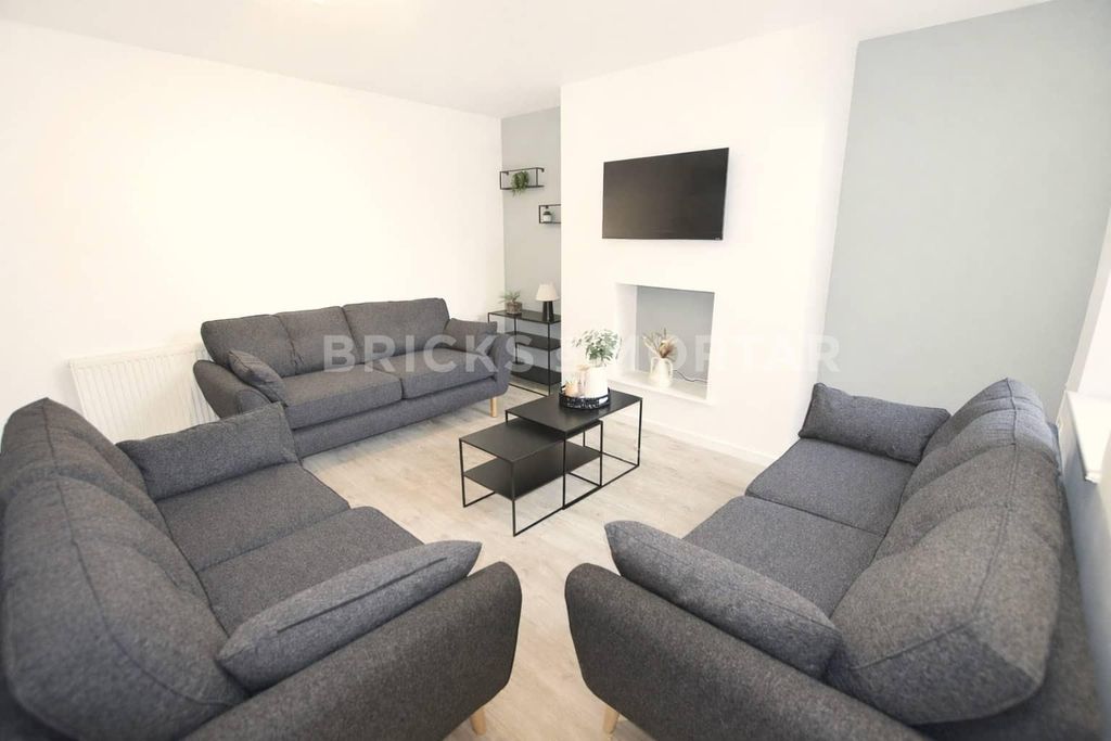 Property photo 1 of 21 25 Rothbury Terrace Lounge (2) (002).Jpg